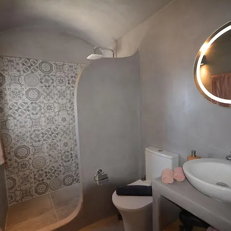 Santorini Sea View 이메로비글리